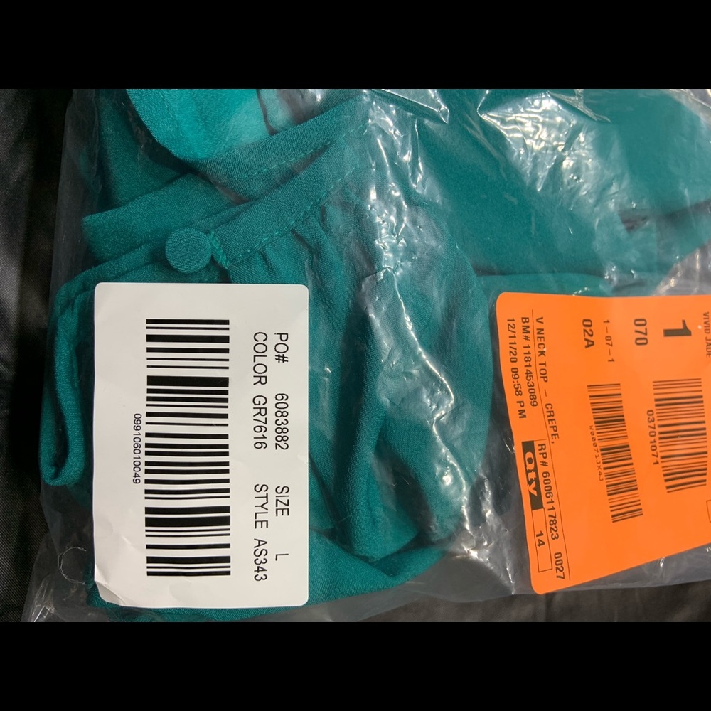 J. CREW V-neck crepe top - Picture 3 of 4
